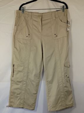 NWT Style & Co. Stonewall Beige Capri Mid Rise Cargo Women's Size 12 Summer